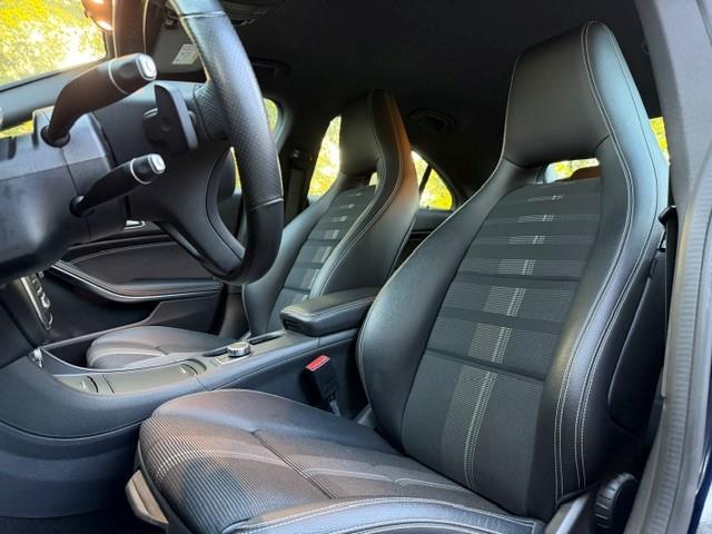 Mercedes-Benz CLA-KLASSE 180 Ambition Automaat/Navigatie/Xenon/Led/Halfleer