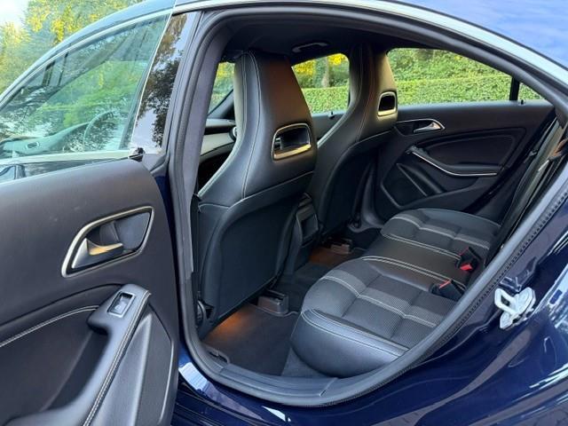 Mercedes-Benz CLA-KLASSE 180 Ambition Automaat/Navigatie/Xenon/Led/Halfleer