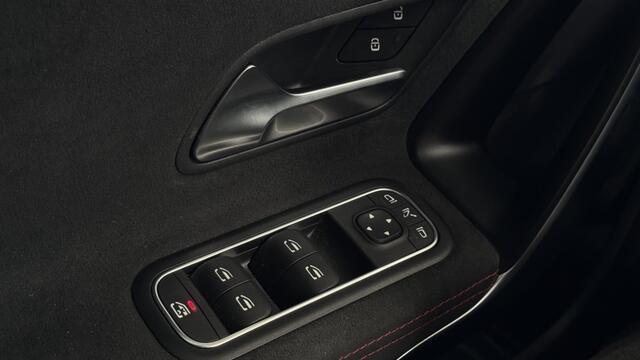 Mercedes-Benz CLA-KLASSE 180 AMG 2022 LED VIRTUAL DAB CARPLAY GARANTIE