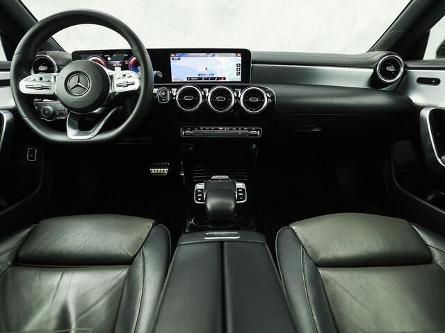 Mercedes-Benz CLA-KLASSE 200 AMG Sport 163Pk Automaat (PANORAMADAK, GROOT NAVI, LEDER, CAMERA, SPORTSTOELEN, GETINT GLAS, STOELVERWARMING, NIEUWSTAAT)