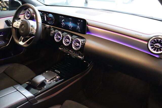 Mercedes-Benz CLA-KLASSE 200 Premium Plus Panoramadak/Night paket//AMG Pakket/Stoelverwarming/Memory seats/Sfeerverlichting/Apple carplay/Achteruitrijcamera/Cruise control/DAB/Navigatie/19 inch LM