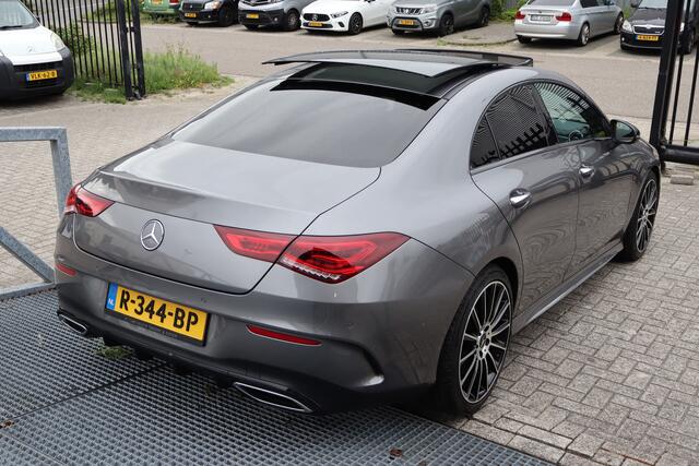Mercedes-Benz CLA-KLASSE 200 Premium Plus Panoramadak/Night paket//AMG Pakket/Stoelverwarming/Memory seats/Sfeerverlichting/Apple carplay/Achteruitrijcamera/Cruise control/DAB/Navigatie/19 inch LM