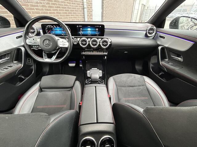 Mercedes-Benz CLA-KLASSE 180 AMG Line | Panoramadak | Sfeerverlichting |