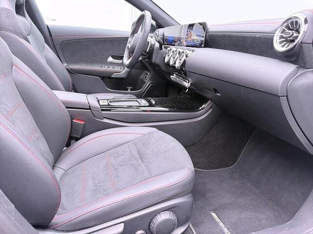 Mercedes-Benz CLA-KLASSE 250 e Business Solution AMG Trekhaak | AMG Line | Night Pakket | Panorama Schuif-Kanteldak | Sfeerverlichting. Inclusief 24 maanden Mercedes-Benz Certified garantie voor Europa.