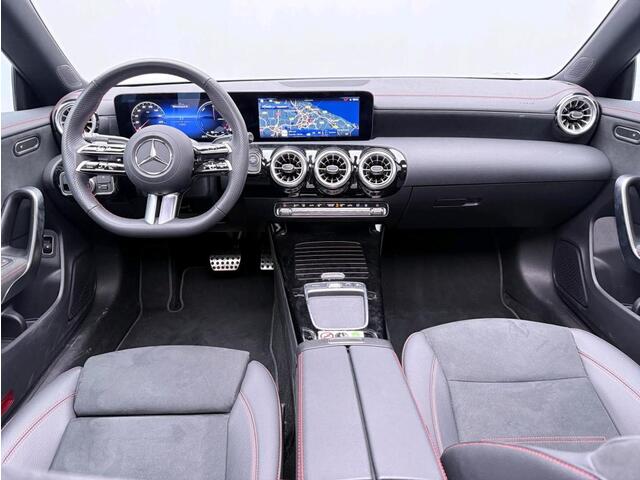 Mercedes-Benz CLA-KLASSE 250 e Business Solution AMG Trekhaak | AMG Line | Night Pakket | Panorama Schuif-Kanteldak | Sfeerverlichting. Inclusief 24 maanden Mercedes-Benz Certified garantie voor Europa.