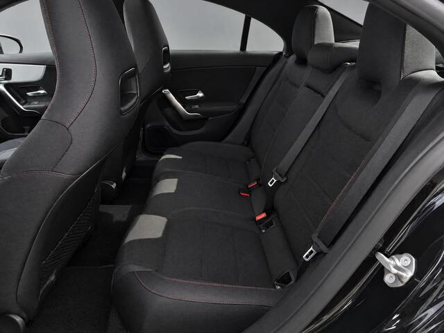 Mercedes-Benz CLA-KLASSE 180 Business Solution AMG