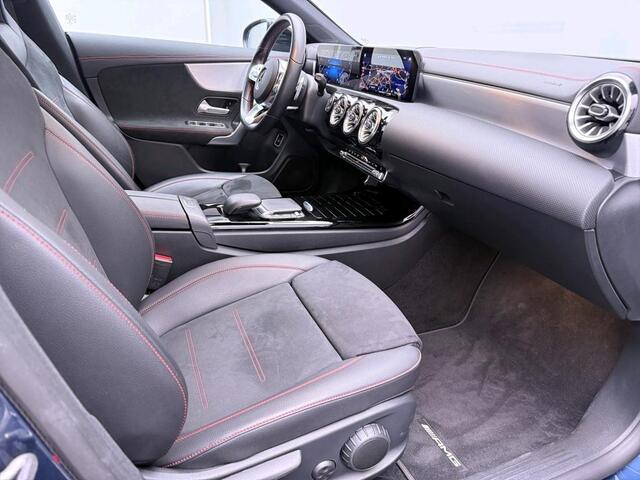 Mercedes-Benz CLA-KLASSE 200 Business Solution AMG AMG Line | Ledkoplampen | Parkeerpakket met achteruitrijcamera | Sfeerverlichting. Inclusief 24 maanden Mercedes-Benz Certified garantie voor Europa.
