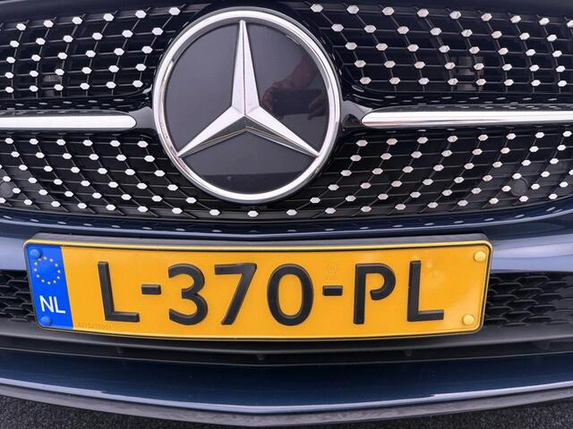 Mercedes-Benz CLA-KLASSE 200 Business Solution AMG AMG Line | Ledkoplampen | Parkeerpakket met achteruitrijcamera | Sfeerverlichting. Inclusief 24 maanden Mercedes-Benz Certified garantie voor Europa.