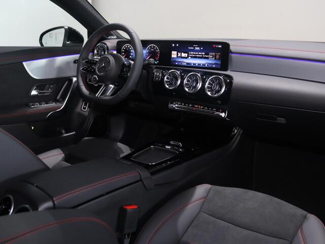 Mercedes-Benz CLA-KLASSE 180 Business Solution AMG | Panoramaschuifdak | Trekhaak | Burmester | Rijassistentiepakket Plus | Techniekpakket | Winterpakket |