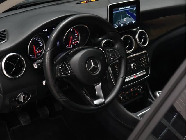 Mercedes-Benz CLA-KLASSE 180 Ambition [CRUISE CONTROL, PDC V+A, NAVIGATIE, BLUETOOTH, AIRCO, RADIO, LED, LEDER, NIEUWSTAAT]