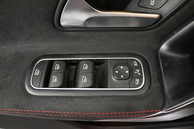 Mercedes-Benz CLA-KLASSE 180 Business Solution AMG (PANORAMADAK, STOELVERWARMING, SFEERVERLICHTING)