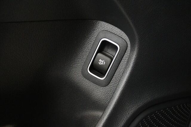 Mercedes-Benz CLA-KLASSE 180 Business Solution AMG (PANORAMADAK, STOELVERWARMING, SFEERVERLICHTING)