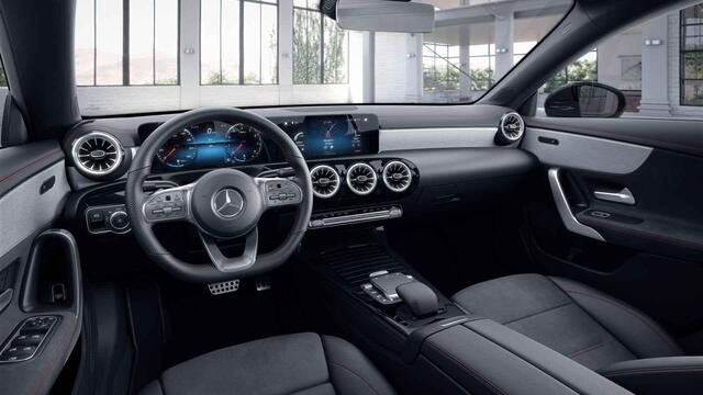 Mercedes-Benz CLA-KLASSE 180 Business Solution AMG | Panoramadak | Achteruitrijcamera | Stoelverwarming | Sfeerverlichting |