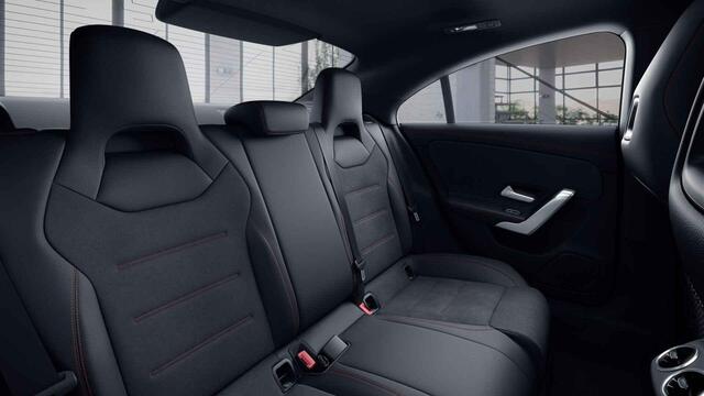 Mercedes-Benz CLA-KLASSE 180 Business Solution AMG | Panoramadak | Achteruitrijcamera | Stoelverwarming | Sfeerverlichting |