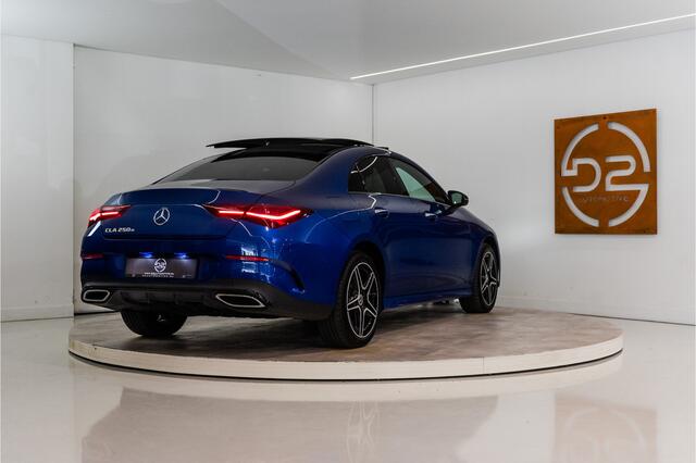 Mercedes-Benz CLA-KLASSE 250 e Premium+ AMG 218PK | Pano | Sfeer | Trekhaak | Burmester | Keyless | VOL! Fabrieksgarantie