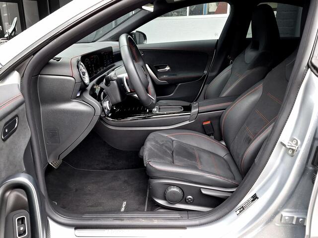 Mercedes-Benz CLA-KLASSE 250 e Star Edition AMG | Night Pakket | Dodehoekassistent | Apple CarPlay | Android Auto | Sfeerverlichting | Stoelverwarming | Parkeersensoren | Achteruitrijcamera | Elektrisch Inklapbare Buitenspiegels