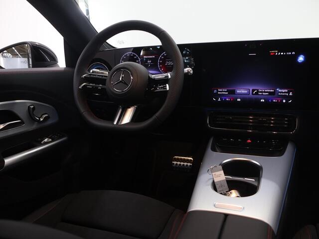 Mercedes-Benz CLA-KLASSE 250+ Launch Edition 85.5 kWh | Night | Panoramadak | Stoelverwarming | DISTRONIC | Achteruitrijcamera | Dodehoekassistent | Trekhaak |