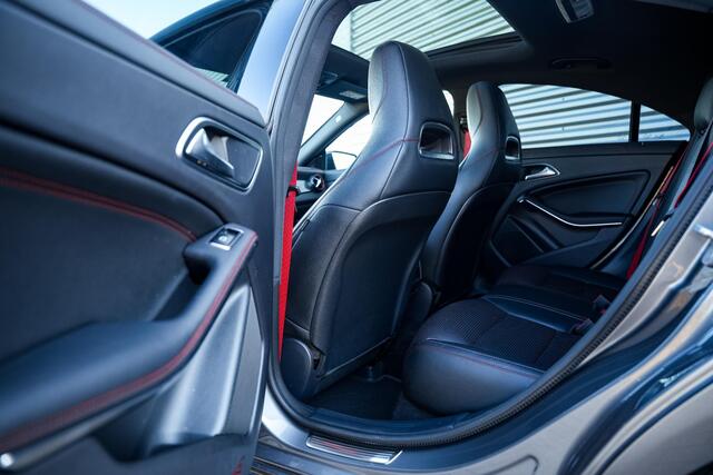 Mercedes-Benz CLA-KLASSE AMG 45 4MATIC Ambition Panoramadak Schaalstoelen Leer Memory Keyless Camera