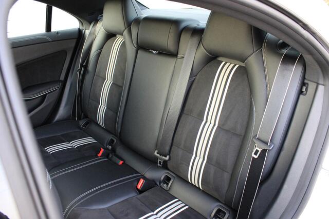 Mercedes-Benz CLA-KLASSE 180 AMG Pano | Distronic | Memory | Camera | Carplay | White Art Edition