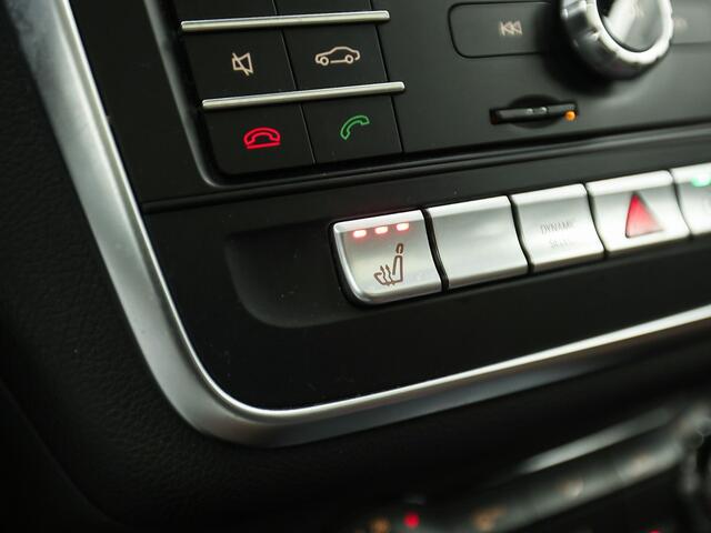 Mercedes-Benz CLA-KLASSE 180 AMG Sport Automaat (PANORAMADAK, GROOT NAVI, BRUIN LEDER, CAMERA, STOELVERWARMING, SPORTSTOELEN, GETINT GLAS, DIAMOND GRILL, NIEUWE APK, NIEUWSTAAT)