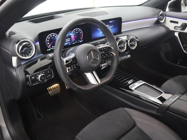 Mercedes-Benz CLA-KLASSE 180 Business Solution AMG | Night | Panoramaschuifdak | AMG Line Plus | Head-up display | 360° camera | Memory stoelen |