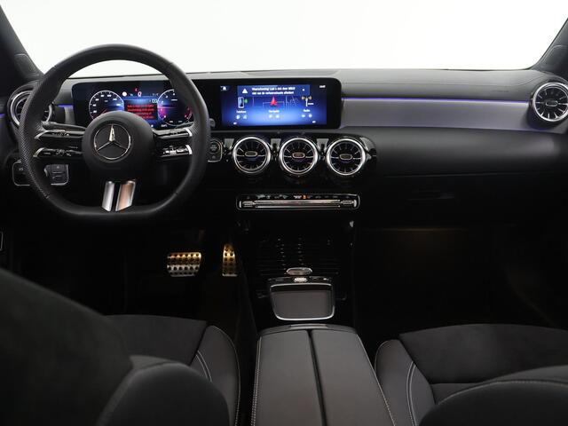 Mercedes-Benz CLA-KLASSE 180 Business Solution AMG | Night | Panoramaschuifdak | AMG Line Plus | Head-up display | 360° camera | Memory stoelen |