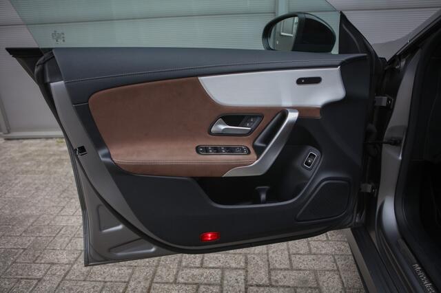 Mercedes-Benz CLA-KLASSE 250e AMG | Pano | BTW | Sfeerverlichting |