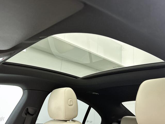 Mercedes-Benz CLA-KLASSE 200 Business Solution Luxury Premium Plus pakket | Panorama Schuif-Kanteldak | Sfeerverlichting | Memory stoelen | Ledkoplampen. Inclusief 24 maanden MB Certified garantie voor Europa.