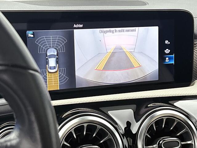 Mercedes-Benz CLA-KLASSE 200 Business Solution Luxury Premium Plus pakket | Panorama Schuif-Kanteldak | Sfeerverlichting | Memory stoelen | Ledkoplampen. Inclusief 24 maanden MB Certified garantie voor Europa.