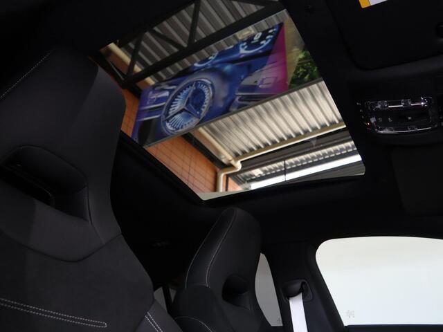 Mercedes-Benz CLA-KLASSE 180 Business Solution AMG | Panoramaschuifdak | AMG Line Plus | Head-up display | Nightpakket | 360° camera | Dodehoekassistent |