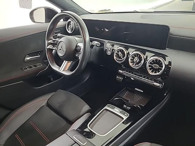 Mercedes-Benz CLA-KLASSE 250 e Star Edition AMG | Panoramadak | Stoelverwarming | Camera | Cruise Control | Keyless | Ambiance Verlichting | Navigatie | Grootlichtassistent | LED | – foto 3
