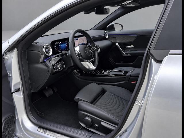Mercedes-Benz CLA-KLASSE 180 Star Edition Luxury | Night Pakket | Panoramadak | Apple CarPlay | Android Auto | Sfeerverlichting | Stoelverwarming | Parkeersensoren | Achteruitrijcamera | Elektrisch Inklapbare Buitenspiegels