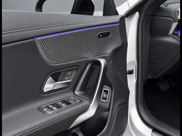 Mercedes-Benz CLA-KLASSE 180 Star Edition Luxury | Night Pakket | Panoramadak | Apple CarPlay | Android Auto | Sfeerverlichting | Stoelverwarming | Parkeersensoren | Achteruitrijcamera | Elektrisch Inklapbare Buitenspiegels