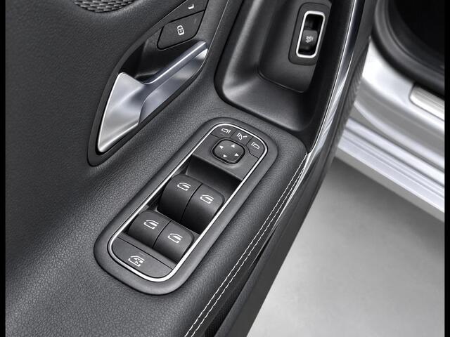 Mercedes-Benz CLA-KLASSE 180 Star Edition Luxury | Night Pakket | Panoramadak | Apple CarPlay | Android Auto | Sfeerverlichting | Stoelverwarming | Parkeersensoren | Achteruitrijcamera | Elektrisch Inklapbare Buitenspiegels