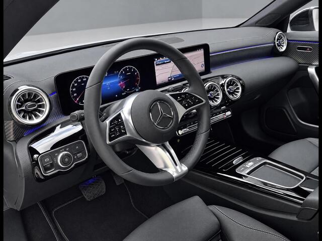 Mercedes-Benz CLA-KLASSE 180 Star Edition Luxury | Night Pakket | Panoramadak | Apple CarPlay | Android Auto | Sfeerverlichting | Stoelverwarming | Parkeersensoren | Achteruitrijcamera | Elektrisch Inklapbare Buitenspiegels
