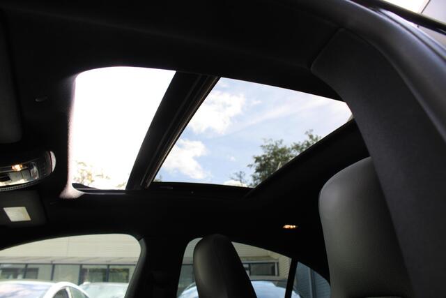 Mercedes-Benz CLA-KLASSE 180 d AMG | Panorama | LED | Stoelverwarming | DAB | Sfeerverlichting