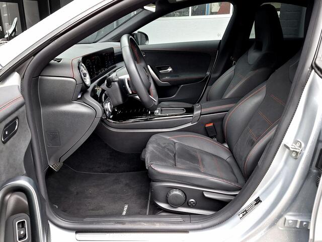 Mercedes-Benz CLA-KLASSE 250 e Star Edition AMG | Night Pakket | Dodehoekassistent | Apple CarPlay | Android Auto | Sfeerverlichting | Stoelverwarming | Parkeersensoren | Achteruitrijcamera | Elektrisch Inklapbare Buitenspiegels