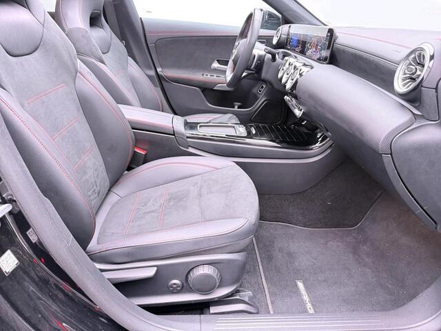 Mercedes-Benz CLA-KLASSE 250 e Business Solution AMG Trekhaak | AMG Line | Night Pakket | Panorama Schuif-Kanteldak | Parkeerpakket met achteruitrijcamera | Sfeerverlichting. Inclusief 24 maanden MB Certified garantie voor Europa.