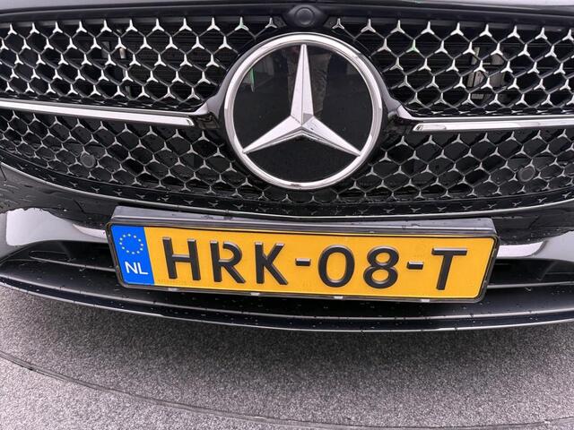 Mercedes-Benz CLA-KLASSE 250 e Business Solution AMG Trekhaak | AMG Line | Night Pakket | Panorama Schuif-Kanteldak | Parkeerpakket met achteruitrijcamera | Sfeerverlichting. Inclusief 24 maanden MB Certified garantie voor Europa.