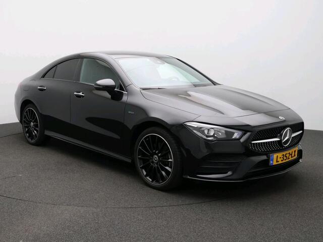 Mercedes-Benz CLA-KLASSE 250 e AMG Nightpakket Plug-In Hybride | Sfeerverlichting | Keyless Go | Stoeverwarming | DAB | Parkeerpakket met Camera | Inclusief 24 maanden Mercedes-Benz Certified garantie voor Europa.