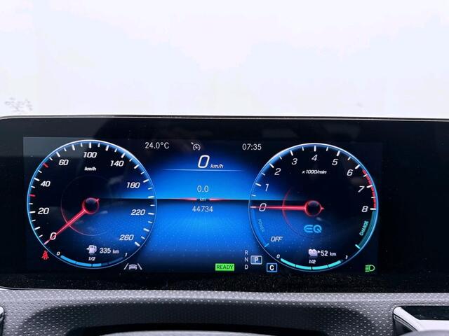 Mercedes-Benz CLA-KLASSE 250 e AMG Nightpakket Plug-In Hybride | Sfeerverlichting | Keyless Go | Stoeverwarming | DAB | Parkeerpakket met Camera | Inclusief 24 maanden Mercedes-Benz Certified garantie voor Europa.