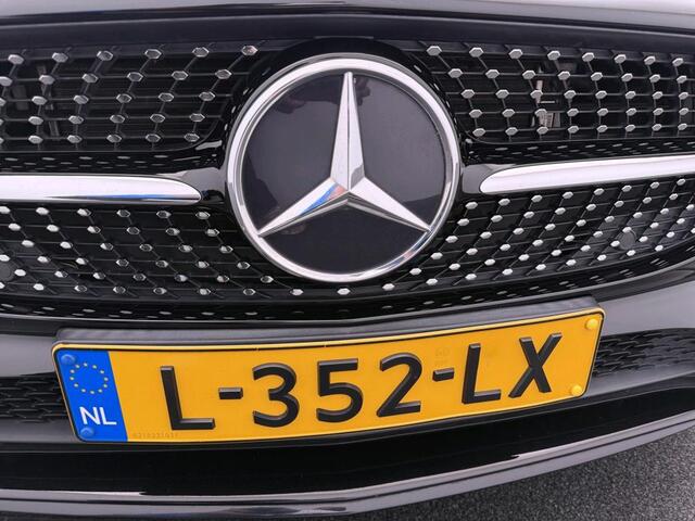Mercedes-Benz CLA-KLASSE 250 e AMG Nightpakket Plug-In Hybride | Sfeerverlichting | Keyless Go | Stoeverwarming | DAB | Parkeerpakket met Camera | Inclusief 24 maanden Mercedes-Benz Certified garantie voor Europa.