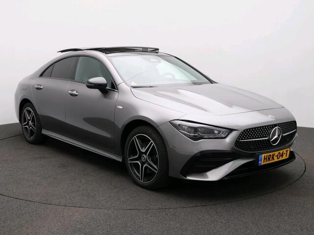 Mercedes-Benz CLA-KLASSE 250 e Business Solution AMG Trekhaak | AMG Line | Night Pakket | Panorama Schuif-Kanteldak | Parkeerpakket met achteruitrijcamera | Sfeerverlichting. Inclusief 24 maanden MB Certified garantie voor Europa.