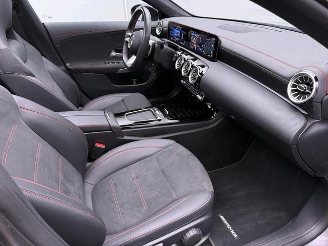 Mercedes-Benz CLA-KLASSE 250 e Business Solution AMG Trekhaak | AMG Line | Night Pakket | Panorama Schuif-Kanteldak | Parkeerpakket met achteruitrijcamera | Sfeerverlichting. Inclusief 24 maanden MB Certified garantie voor Europa.
