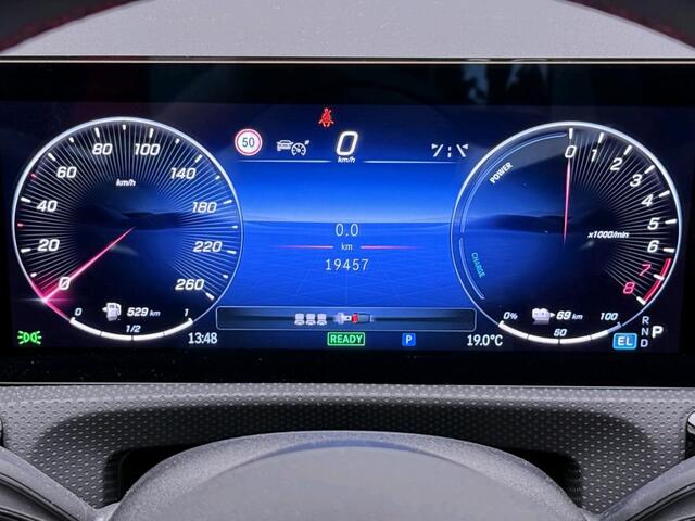Mercedes-Benz CLA-KLASSE 250 e Business Solution AMG Trekhaak | AMG Line | Night Pakket | Panorama Schuif-Kanteldak | Parkeerpakket met achteruitrijcamera | Sfeerverlichting. Inclusief 24 maanden MB Certified garantie voor Europa.