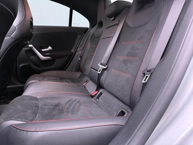 Mercedes-Benz CLA-KLASSE 200 Business Solution AMG AMG Line | Night Pakket | Panorama Schuif-Kanteldak | Sfeerverlichting | Inclusief 24 maanden MB Certified garantie voor Europa.