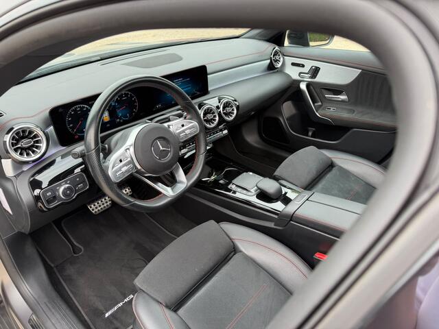 Mercedes-Benz CLA-KLASSE 200 Business Solution AMG | Magno | Panoramadak | Memory Seats | Multiebeam | Stoelverwarming | Keyless | Apple Carplay | Camera | Midline Sound | Ambiance Verlichting | Adaptive Cruise Control |