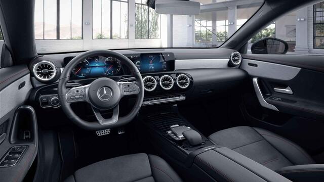 Mercedes-Benz CLA-KLASSE 180 Business Solution AMG | Night | Panoramadak | Widescreen | Stoelverwarming | Achteruitrijcamera | Sfeerverlichting |