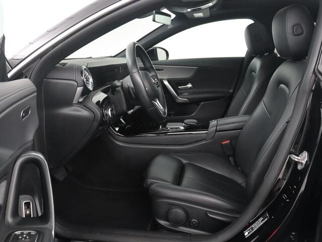 Mercedes-Benz CLA-KLASSE 250 e Business Solution Luxury Limited | SOH 95.8% | Panoramadak | Leder | Camera | Park assist | Sfeerverlichting | Carplay | Stoelverwarming | Cruise control |