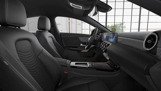 Mercedes-Benz CLA-KLASSE 180 Business Line | Achteruitrijcamera | Apple Carplay | Stoelverwarming | Grootlicht assistent |